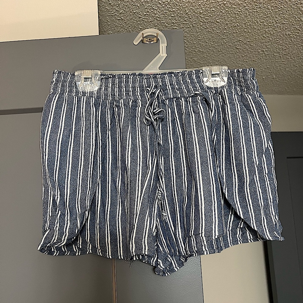 FLOWY SHORTS FROM AE
